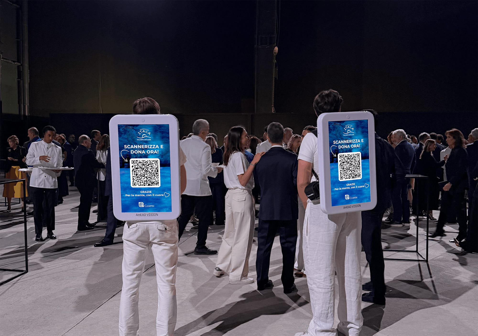 Zaini pubblicitari di Ahead Vision alla serata di Progetto Itaca