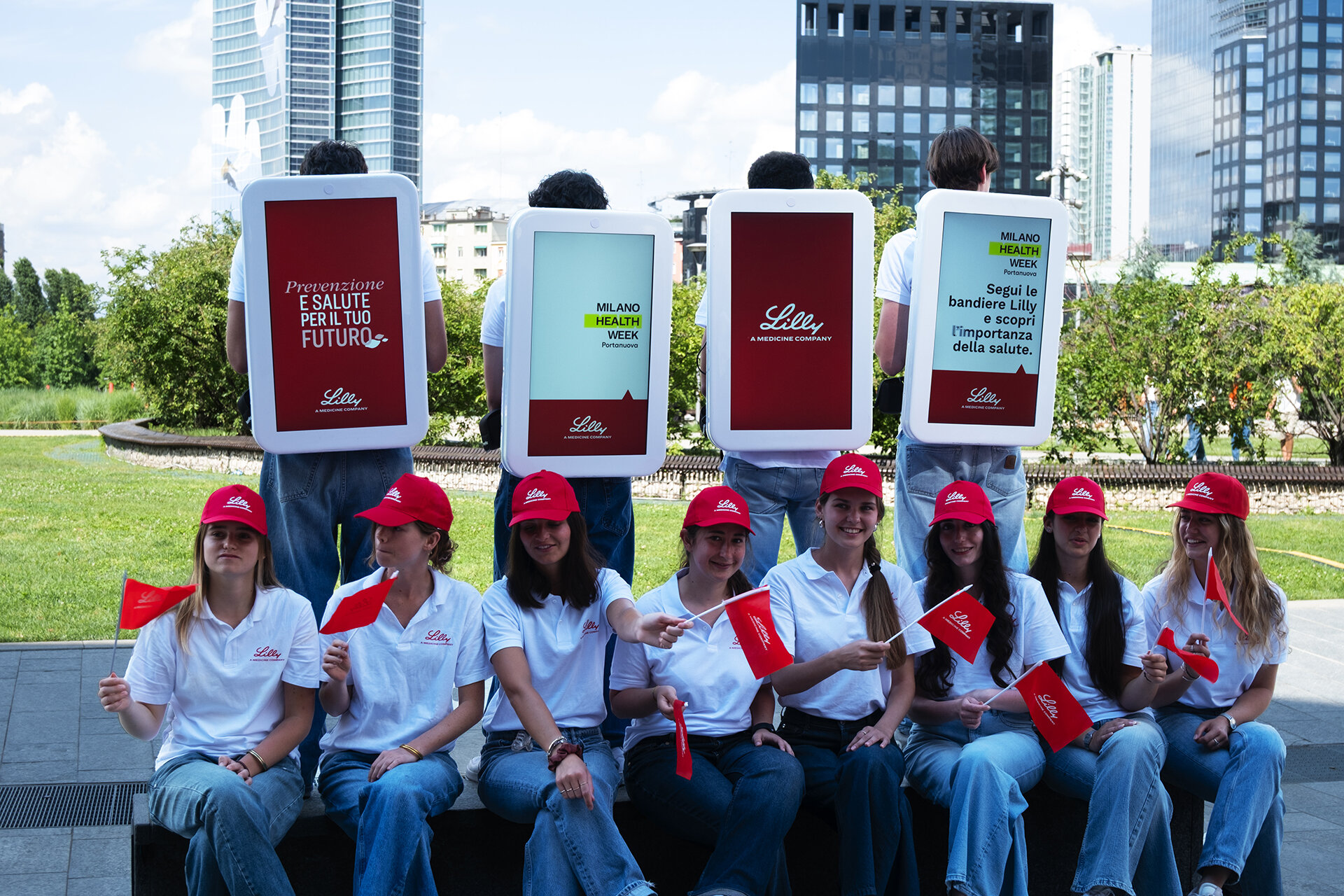 Gli Zaini pubblicitari di Ahead Vision durante la Milano Health Week, per una campagna di Eli Lilly
