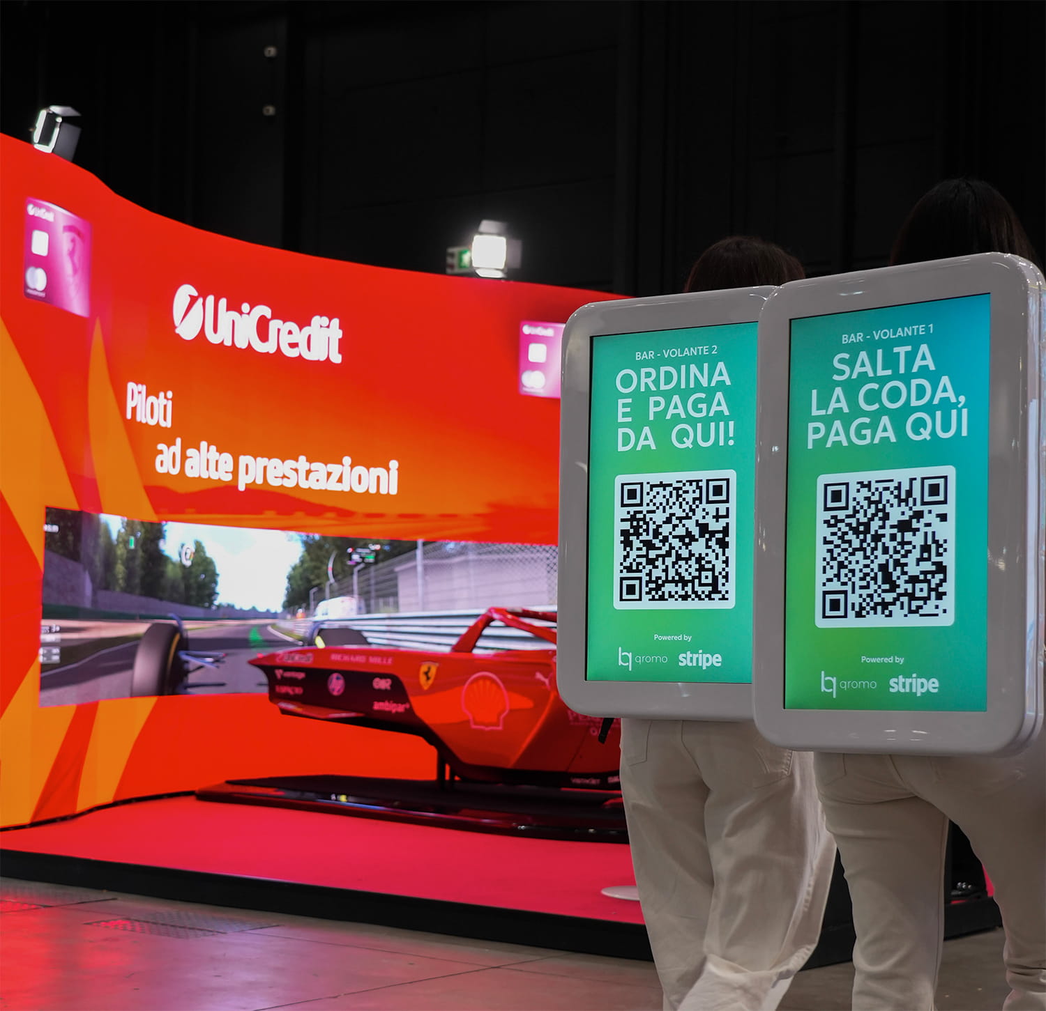 Zaini pubblicitari di Ahead Vision all'interno del Salone dei Pagamenti